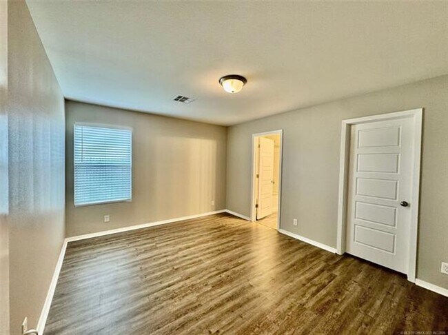 Building Photo - Newer build in Cherry Creek Phase III.