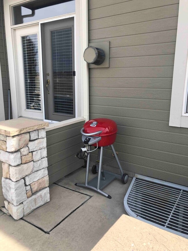 Building Photo - 6544 Range Overlook Heights