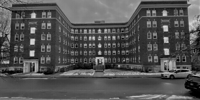 Primary Photo - Colonial- VT