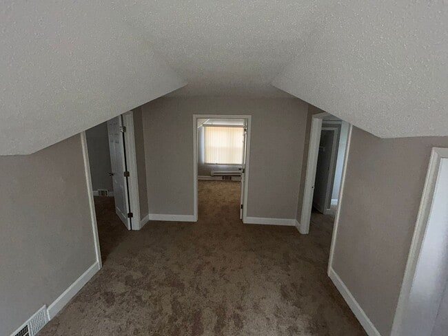 Building Photo - Beautiful 5 Bedroom Bungalow
