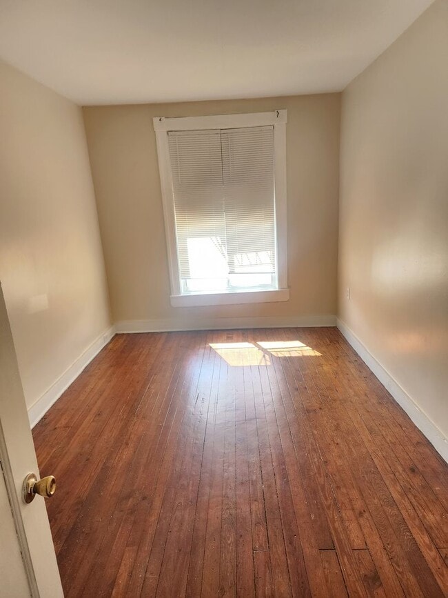 Building Photo - 2702 Wilkens Ave