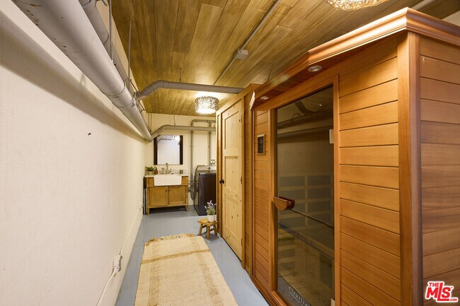 Building Photo - 2121 Virginia Ave
