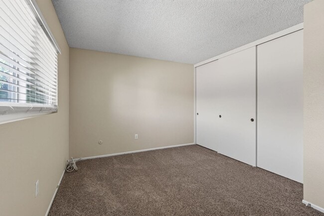 Building Photo - Canyon Crest Home