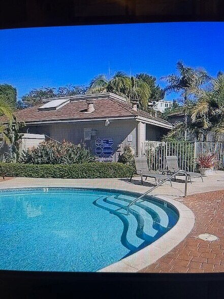 Building Photo - 6765 Fashion Hills Blvd