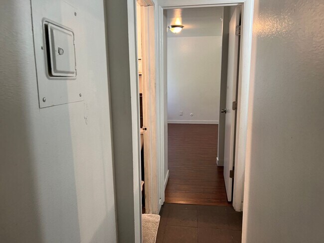 Building Photo - 68 E 200 S