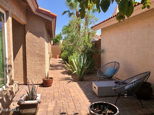 Building Photo - 8828 E Riviera Dr
