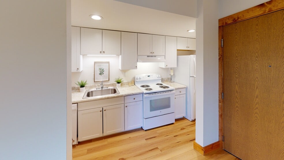 Building Photo - 115 W Lawrence Ave