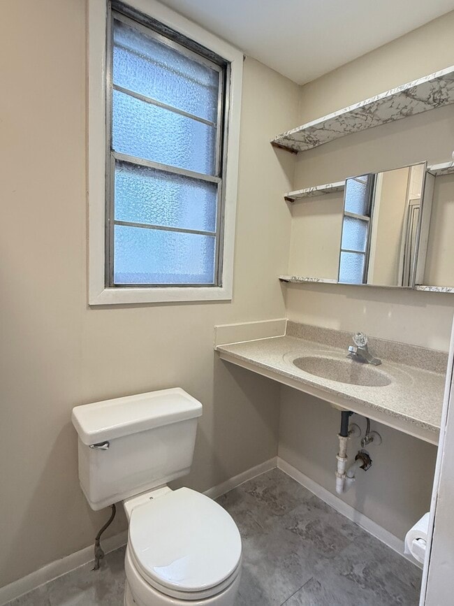 Building Photo - 2410 Ashland Ave