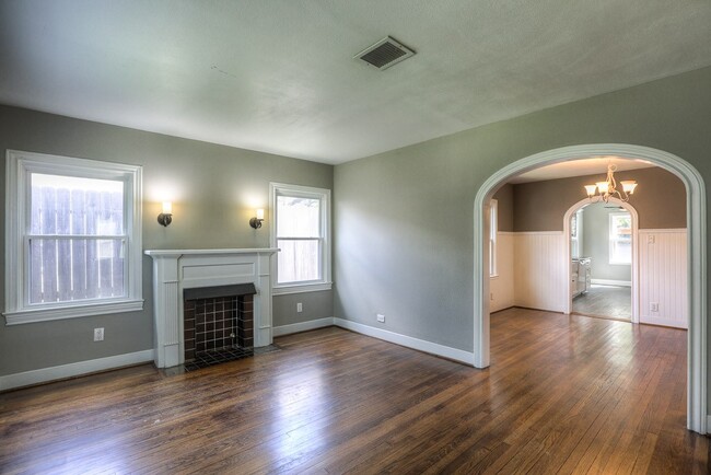 Building Photo - 926 Dorothy St