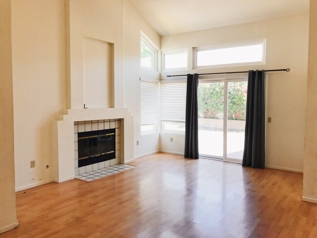 Building Photo - 3 Bed, 2.5 Bath Two-Story Home in Rancho Penasquitos!