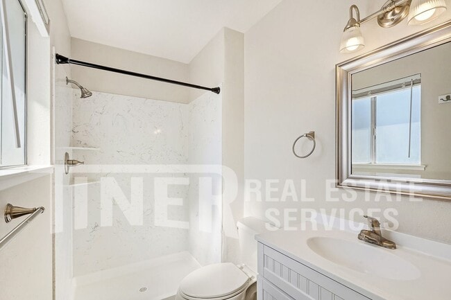 Building Photo - 9024 Leatham Ave