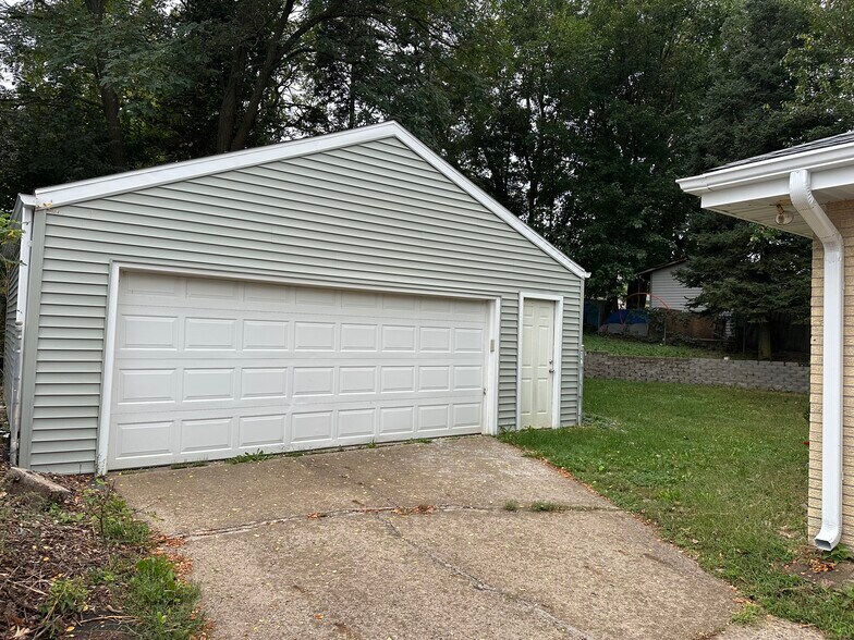 Garage and Yard - 6036 Urbandale Ave