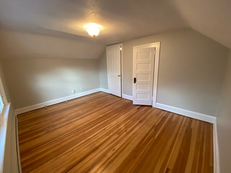 Building Photo - 144 Maplewood Ave