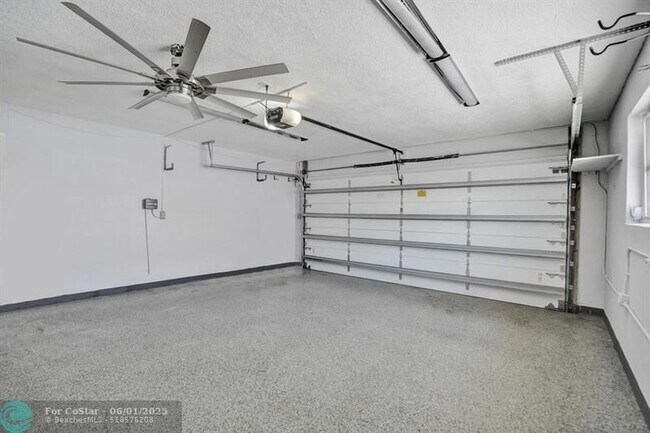 Building Photo - 600 SE 5th Ct
