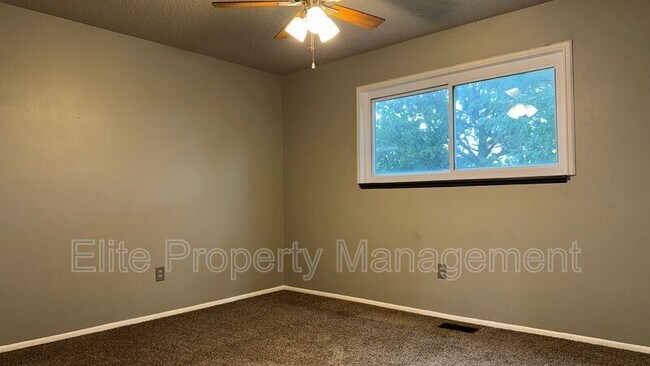 Building Photo - 4030 Ridge Dr