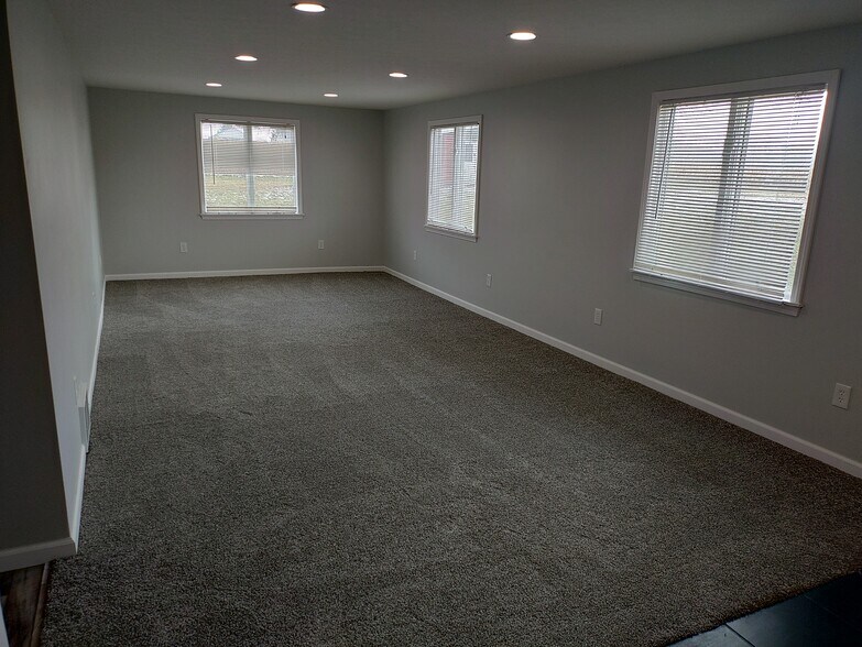 Building Photo - 6694 Boneta Rd