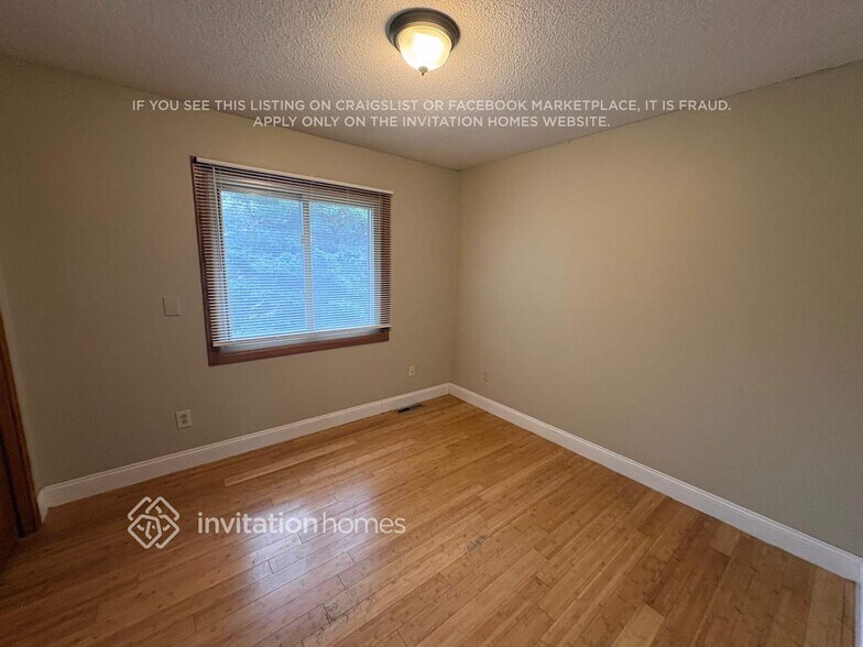 Building Photo - 7897 Kingsview Ln N