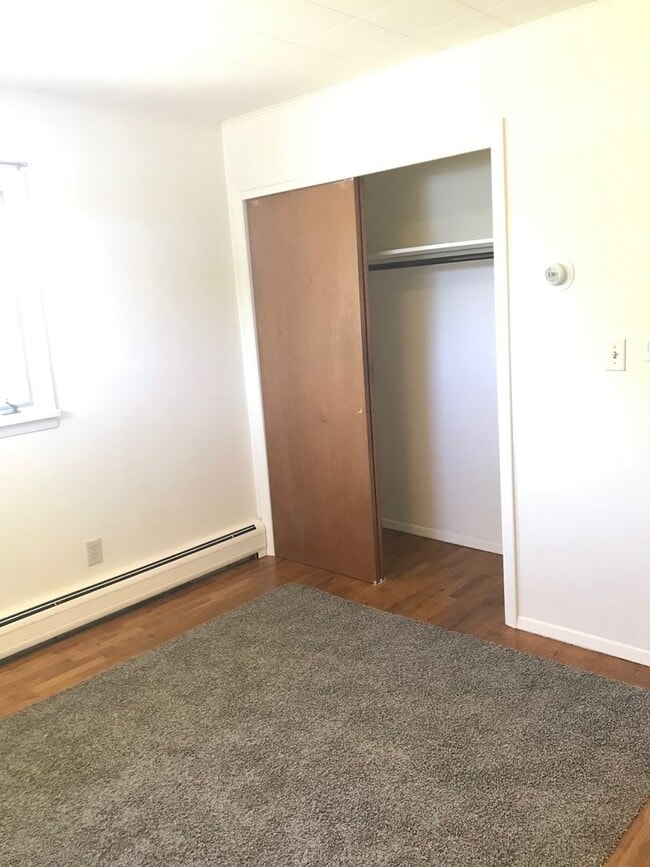 Building Photo - Upper Unit 2 Bedroom 1 Bathroom