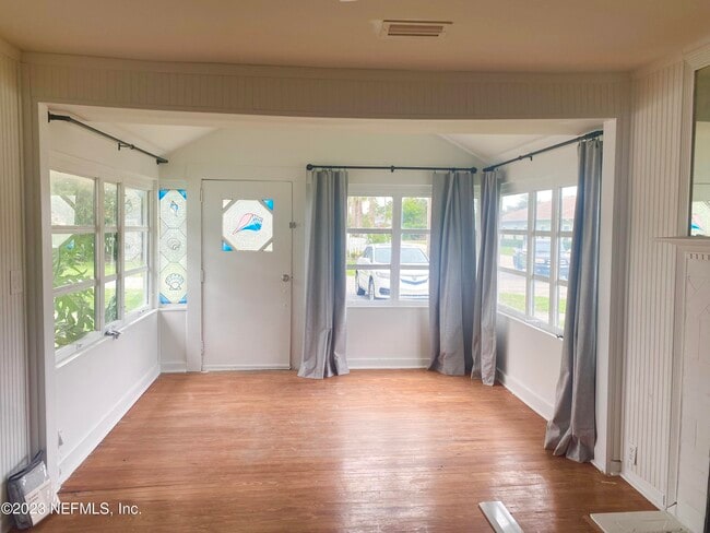 Building Photo - 902 2nd St N