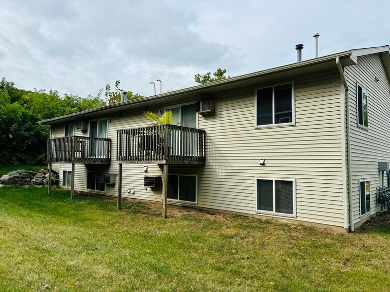 Building Photo - 835 Grand Ave NE