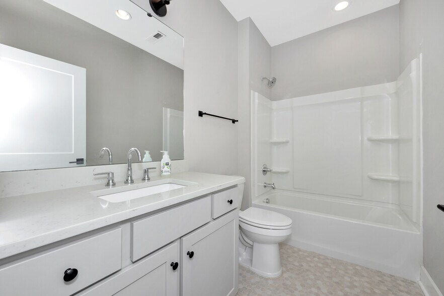 Building Photo - 2907 8th Ave SW