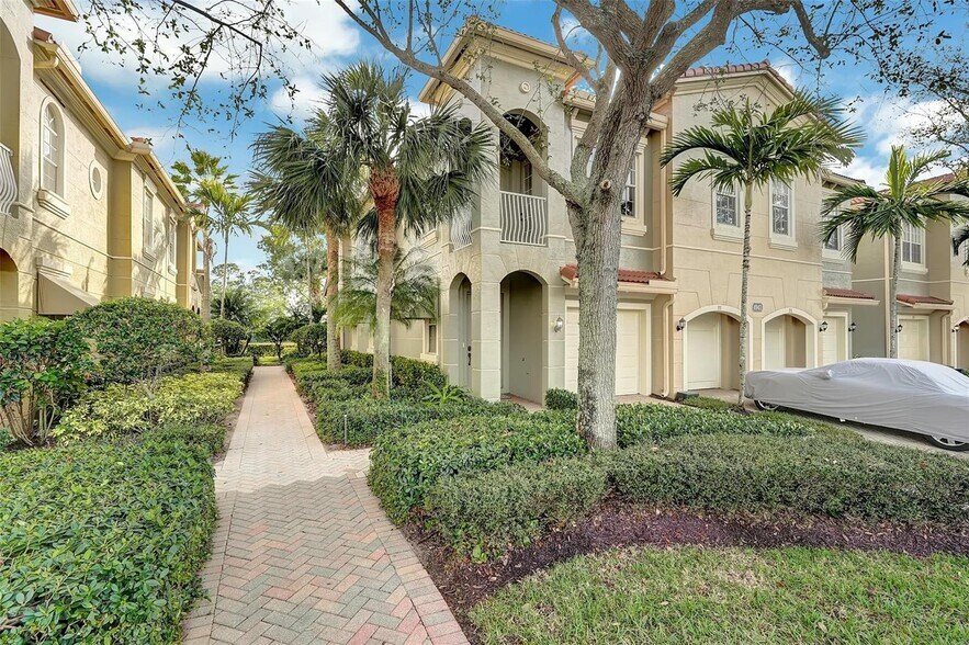 Building Photo - 4951 Bonsai Cir