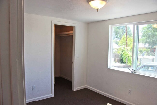 Building Photo - Nice cottage in Tuolumne