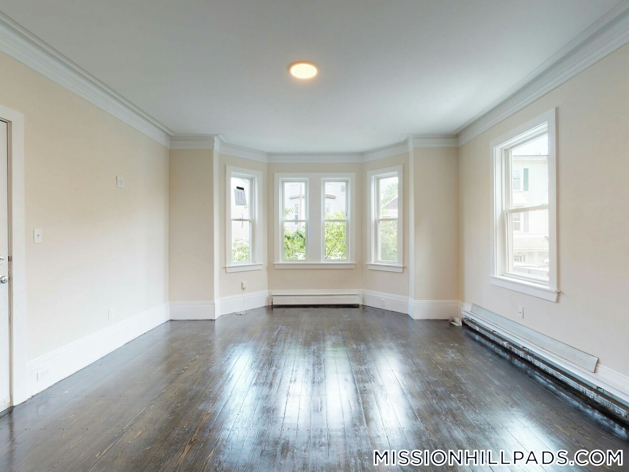 Building Photo - 839 Parker St