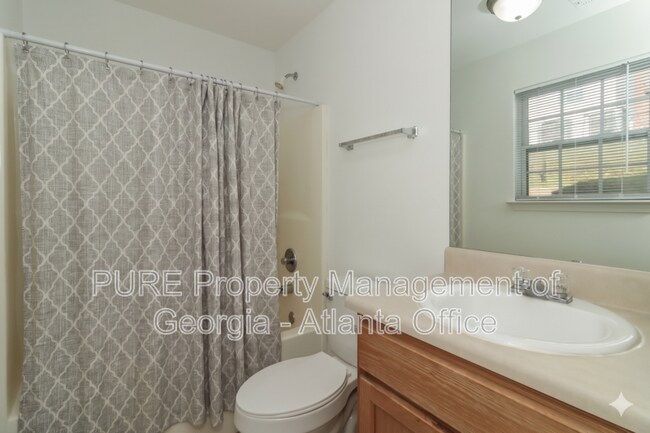 Building Photo - 1702 Stonehaven Cir