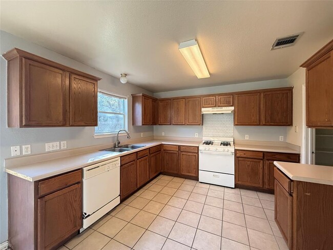 Building Photo - 1713 Primrose Ln