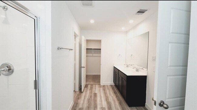 Building Photo - 2911 Crown Gate Dr