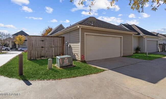 Building Photo - 100 Deysbrook Ln