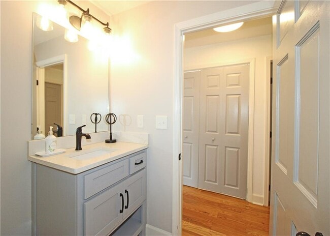 Building Photo - 49 New St