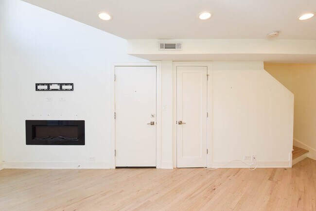 Building Photo - 959 W Grace St