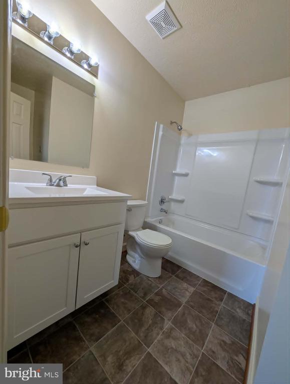Building Photo - 105 Equestrian Dr