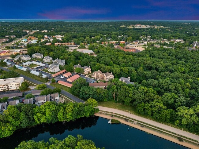 Building Photo - 2 Bedroom/2 Bathroom Oakridge Apartments U...