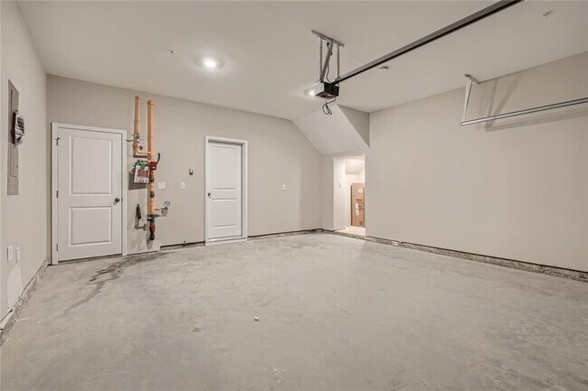 Building Photo - 461 Stagecoach Bnd SE