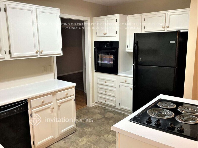 Building Photo - 3600 Baywater Trail SW