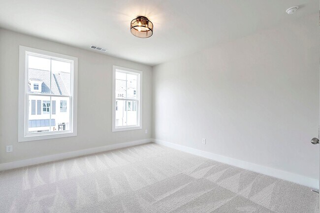 Building Photo - Luxury Westshore Townhome