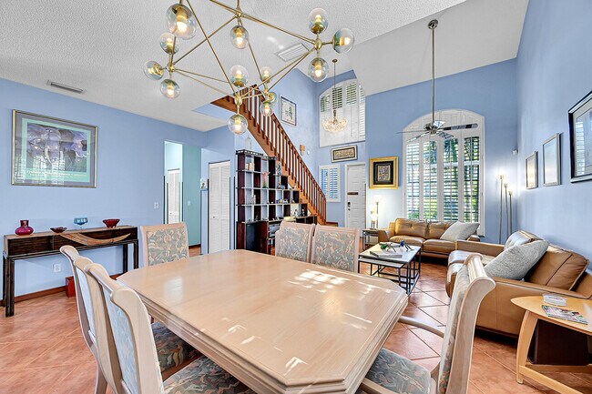 Building Photo - 2922 Port Royale Ln S