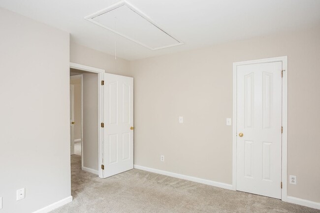 Building Photo - Charlotte -  3 bedroom 2.5 bath Townhome - Davis Lake Community