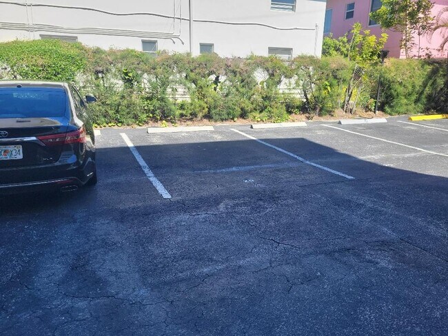 Building Photo - 550 Bayshore Dr