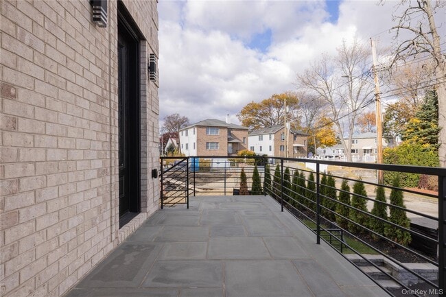 Building Photo - 1 Victoria Ln