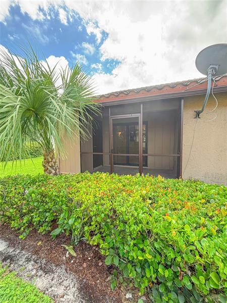 Building Photo - 3551-3559 Riverside Dr