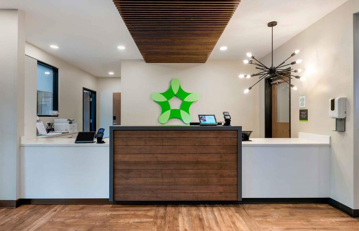 Building Photo - Furnished Studio-Colorado Springs - Center...