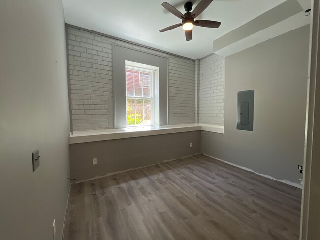 Building Photo - Stylish 2 bedroom 2 full bathroom near The...