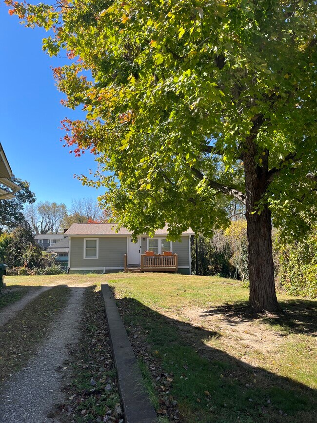 Building Photo - 32 Pine Grove Ave