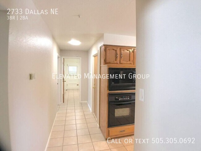 Building Photo - 2733 Dallas St NE