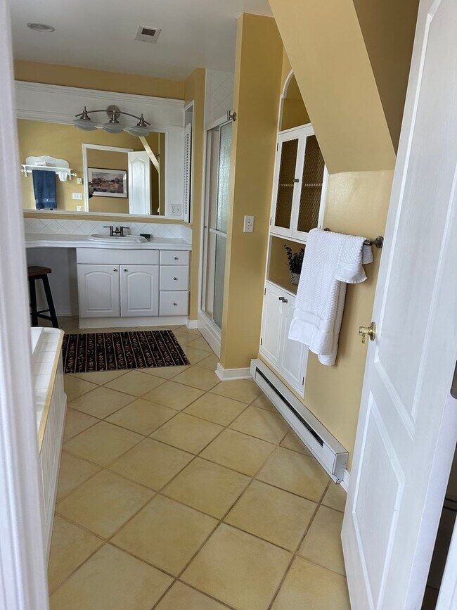 Building Photo - Beautiful Annapolis Home