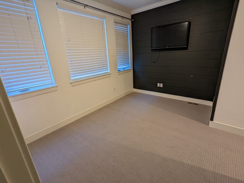 Building Photo - 3427 W 16th Ave